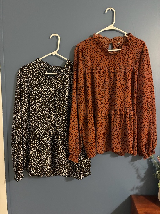 SHEIN Tops - 🖤🧡2 Dotted Tops🧡🖤